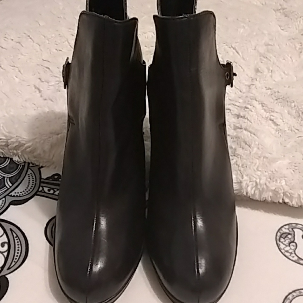 Simply Vera Wang ankle boots - Picture 4 of 5